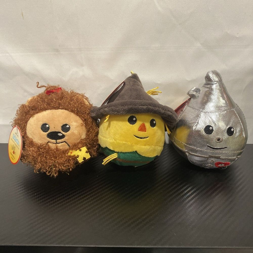 Hallmark‎ Wizard of Oz Fluffballs Scarecrow ,Lion , tin man Ornament/decoration